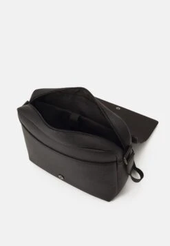 Pier One Big Messenger Bag - Bandolera - Black -Tienda De Moda Boutique 040a88e5f1714f1785733c2d4347af69