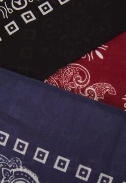 Pier One Unisex - Pañuelo - Black/Blue/Red -Tienda De Moda Boutique 0763f35dd2c146798be05cd7a75fd0e6