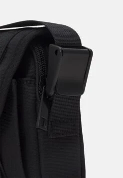 Pier One Unisex - Bandolera - Black -Tienda De Moda Boutique 1151f55be65e4724bfd8dfd4956f9cf7