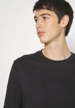 Pier One 5 Pack - Camiseta De Manga Larga - White/Dark Green/Light Green/Black -Tienda De Moda Boutique 148e7397fbfd47649b940fe065e3dabf