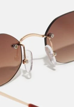 Pier One Unisex - Gafas De Sol - Gold-Coloured -Tienda De Moda Boutique 192c1b28c52845d48d65e662f45a0034
