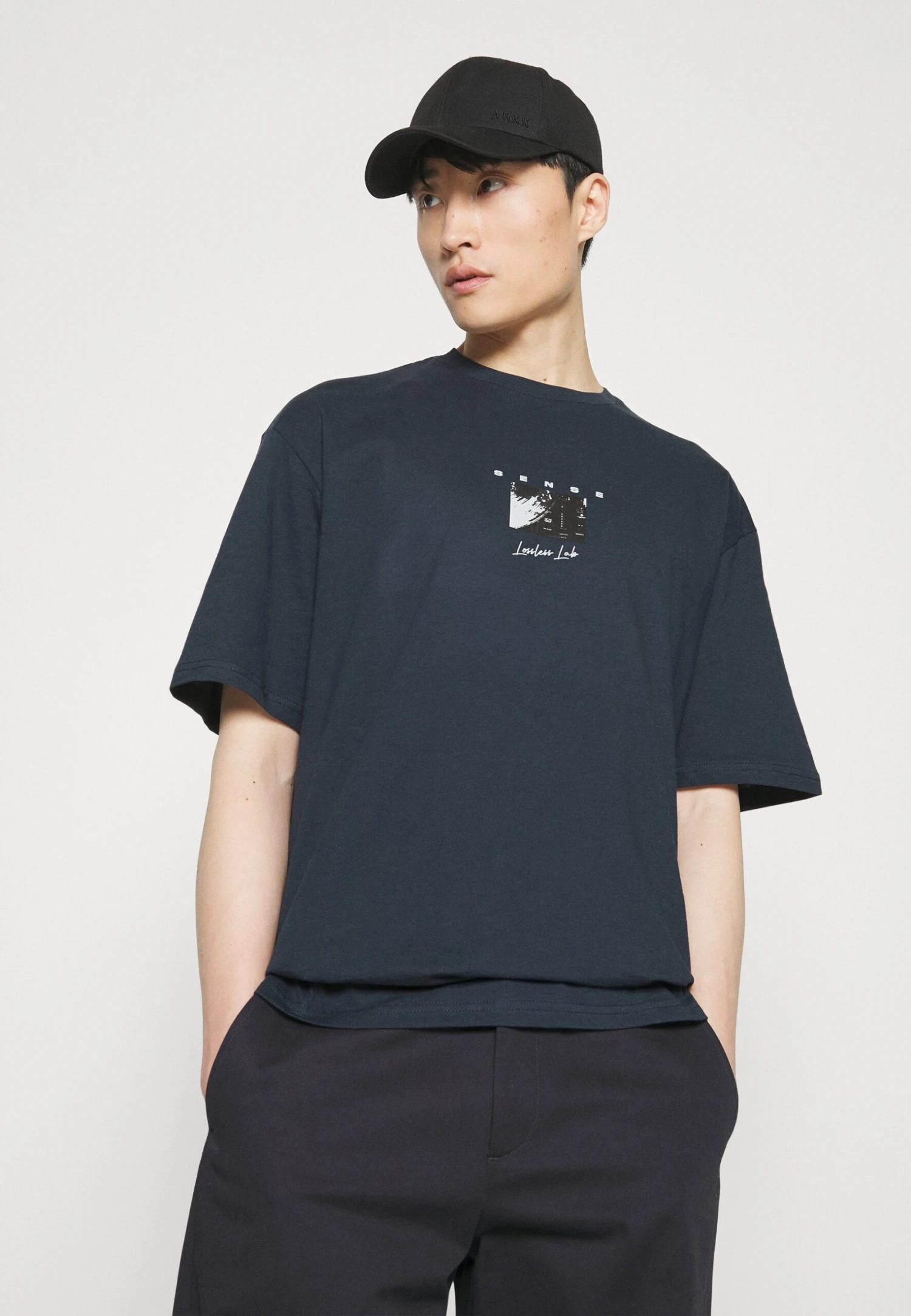 Pier One Sense Tee- Camiseta Estampada - Dark Blue 5 Pier One Sense Tee- Camiseta Estampada - Dark Blue - Imagen 5