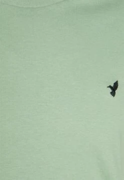 Pier One Birdie - Camiseta Básica - White/Off-White/Green -Tienda De Moda Boutique 2a1a410af7cd48c8a33cf2fb7890fb58