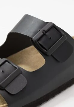 Pier One Unisex - Pantuflas - Black -Tienda De Moda Boutique 2c1088e9c35241008f77393ded163426