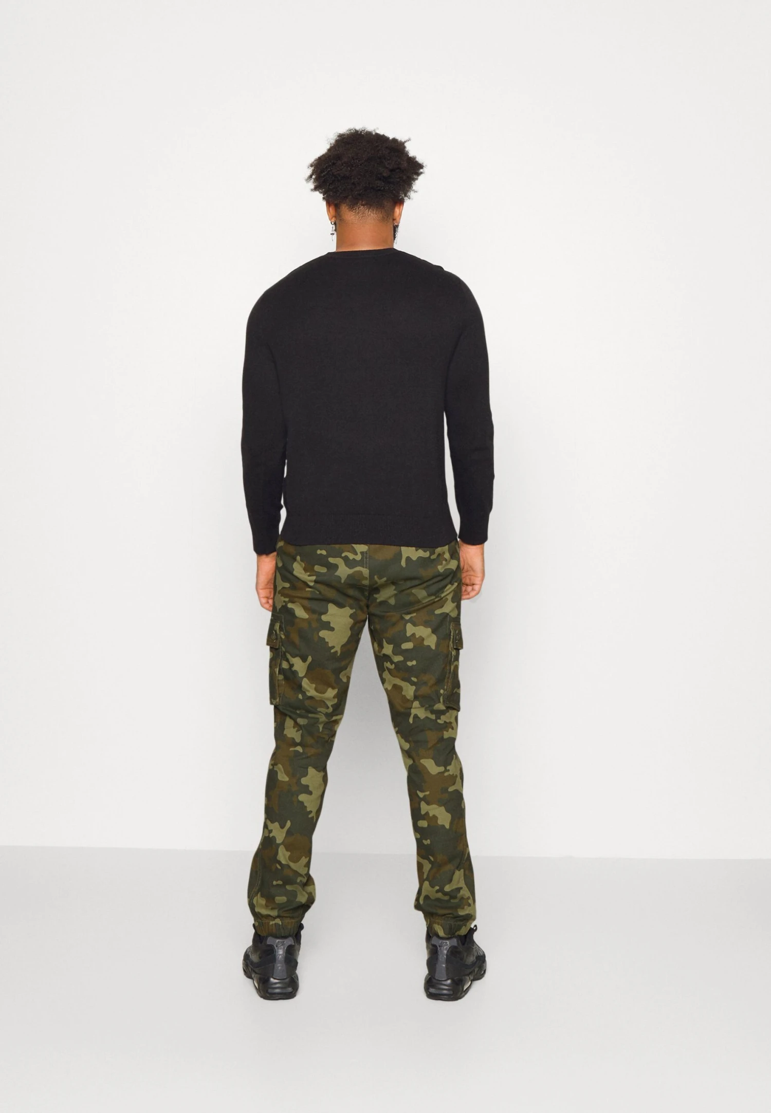 Pier One Pantalones Cargo - Black/Olive 3 Pier One Pantalones Cargo - Black/Olive - Imagen 3