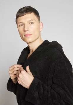 Pier One Albornoz - Black -Tienda De Moda Boutique 46ddd89e67e647d9a552c22e74d82b35