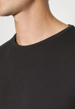 Pier One 3 Pack Muscle Fit- Camiseta Básica - Black -Tienda De Moda Boutique 4bb67ef78ddb494cb68f3fbd13ed6a54