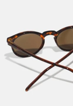 Pier One Unisex - Gafas De Sol - Brown -Tienda De Moda Boutique 4d7d9630382746238e9be682dedba03d