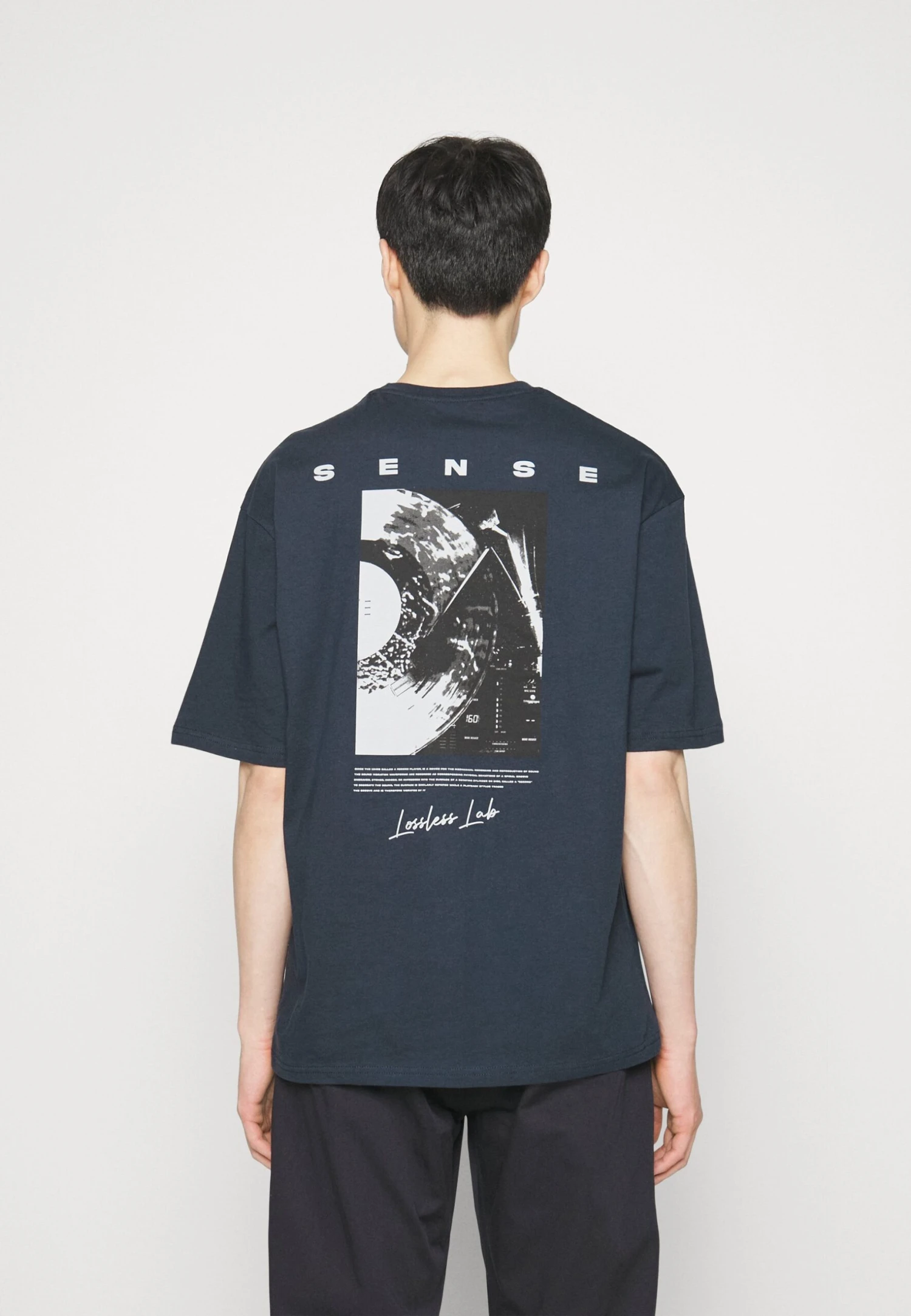 Pier One Sense Tee- Camiseta Estampada - Dark Blue 3 Pier One Sense Tee- Camiseta Estampada - Dark Blue - Imagen 3