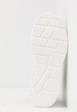 Pier One Zapatillas Altas - Black/White -Tienda De Moda Boutique 52b5e07059e148baa03e0194b33ba8c5