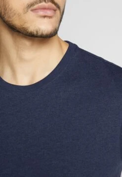 Pier One 4 Pack - Camiseta Básica - Black/White/Blue -Tienda De Moda Boutique 5847a37145c74e25a85f71f4653216cb