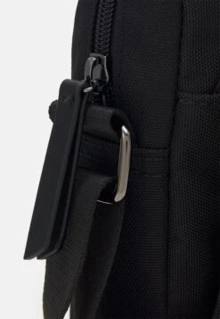 Pier One Unisex - Bandolera - Black -Tienda De Moda Boutique 6015a635267a4538aeda73eaf2b65393