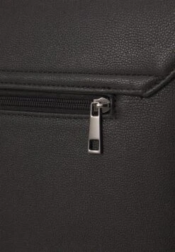 Pier One Big Messenger Bag - Bandolera - Black -Tienda De Moda Boutique 62d724f6de5f4920b897e4e1d27e8fad