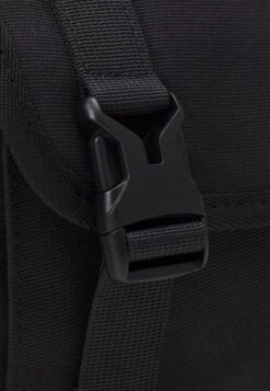 Pier One Unisex - Bandolera - Black -Tienda De Moda Boutique 6d52dbe825bd444e99897a25c387034f