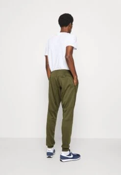 Pier One Pantalones Deportivos - Olive 7 Pier One Pantalones Deportivos - Olive -Tienda De Moda Boutique 7cda39b8f69f4986bcbf6242b84d926c