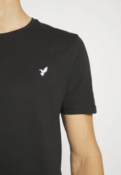 Pier One 5 Pack - Camiseta Básica - White/Black/Dark Blue -Tienda De Moda Boutique 7ff9eb908aaf4b98b2151695076bad57