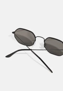 Pier One Unisex - Gafas De Sol - Black -Tienda De Moda Boutique 81a01a04615749be9c19bcffe3aa7fac