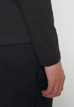 Pier One 5 Pack - Camiseta De Manga Larga - Black/White/Olive -Tienda De Moda Boutique 9c999edfb4784781b9b45e88c2578460