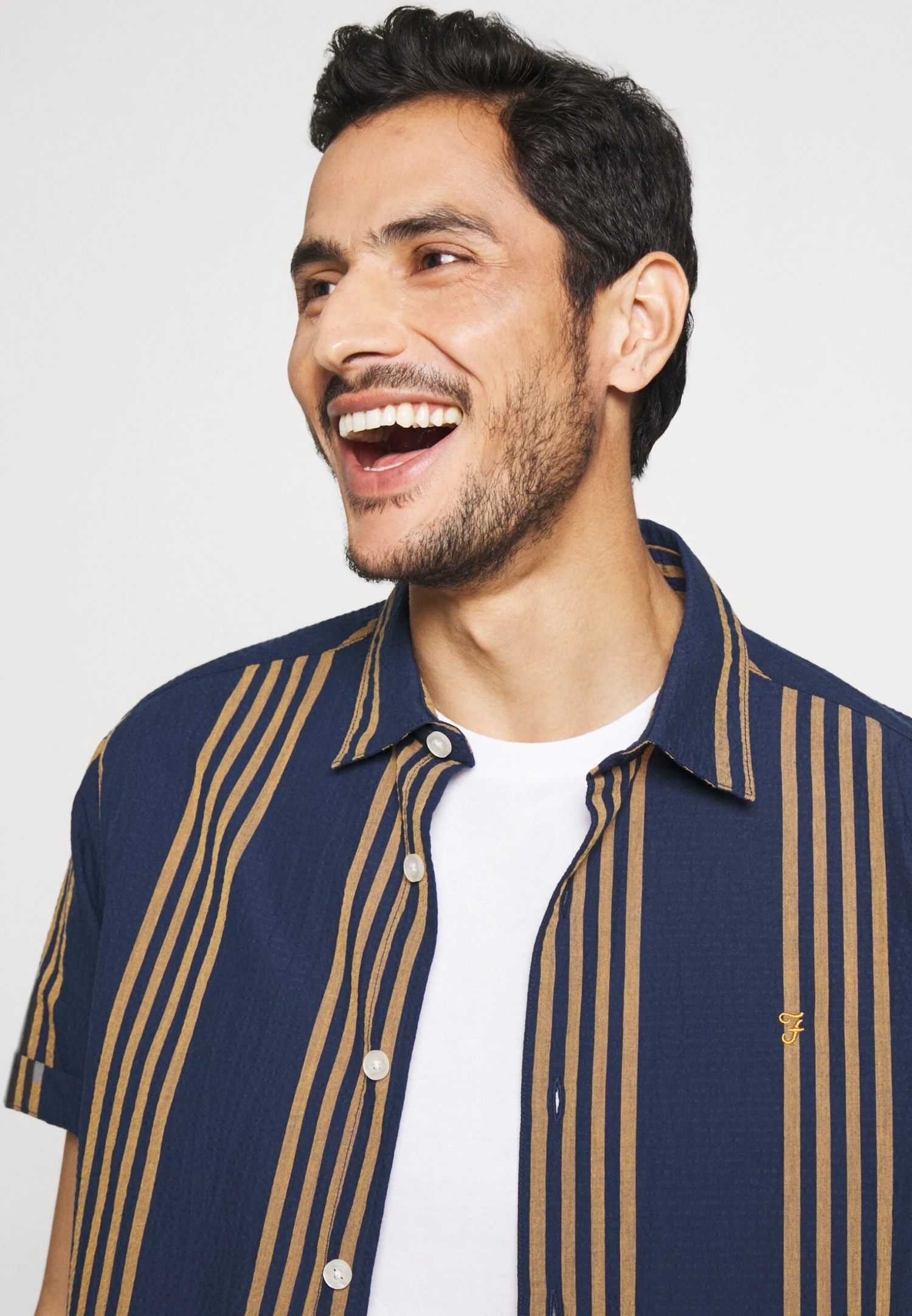 Pier One 5 Pack - Camiseta Básica - White/Black/Bordeaux 4 Pier One 5 Pack - Camiseta Básica - White/Black/Bordeaux - Imagen 4