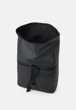 Pier One Tarpaulin Water Repellent Unisex - Mochila - Black -Tienda De Moda Boutique b496b4c13f874365838f471496f42273