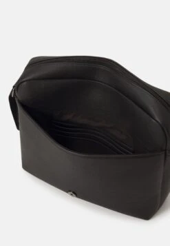 Pier One Big Messenger Bag - Bandolera - Black -Tienda De Moda Boutique bd8bc0c71e68430e9951a6fd9a3e8f72