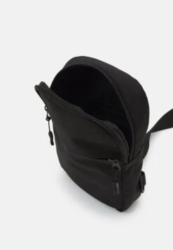 Pier One Riñonera - Black -Tienda De Moda Boutique c75c8bdf8b8541419b96d7dba0f5d743