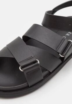 Pier One Unisex - Sandalias - Black -Tienda De Moda Boutique c8f17afc49dd48008d946b12b2516f60