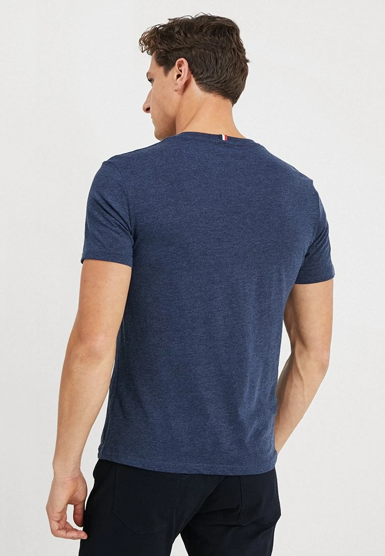 Pier One Camiseta Básica - Mottled Dark Blue 3 Pier One Camiseta Básica - Mottled Dark Blue - Imagen 3
