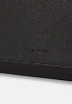 Pier One Big Messenger Bag - Bandolera - Black -Tienda De Moda Boutique de47914765c748388e7d2adfd44cd119