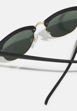 Pier One Unisex - Gafas De Sol - Black/Green -Tienda De Moda Boutique e1f96fdeaeb540b5afa394ab48bca716
