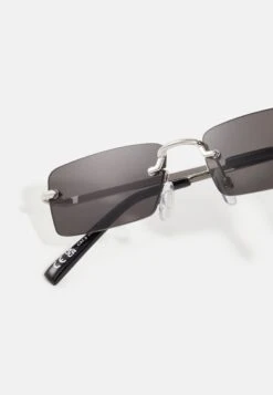 Pier One Unisex - Gafas De Sol - Black -Tienda De Moda Boutique e4b924402d194b83882d18a8e7fb02b3