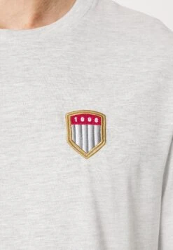 Pier One Camiseta Estampada - Light Grey -Tienda De Moda Boutique f4331ccf979c432daff39645764777af