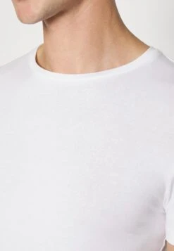 Pier One 3 Pack Muscle Fit- Camiseta Básica - White -Tienda De Moda Boutique fbff782df8bd48e785ba49657f6e4762